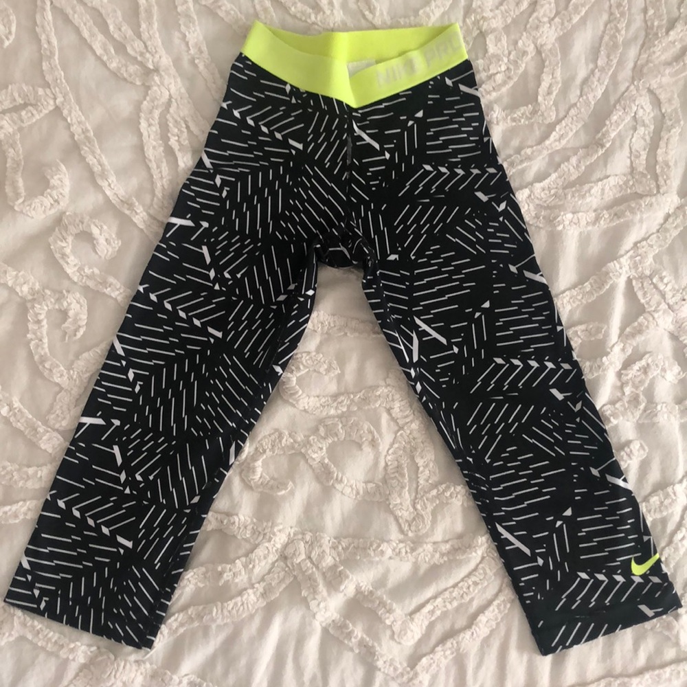 Nike dri-fit cropped leggings Women’s XS
